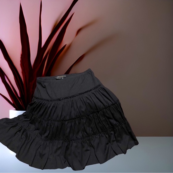 BCBGMAXAZRIA Black MIDI Skirt NWOT! - Picture 5 of 8